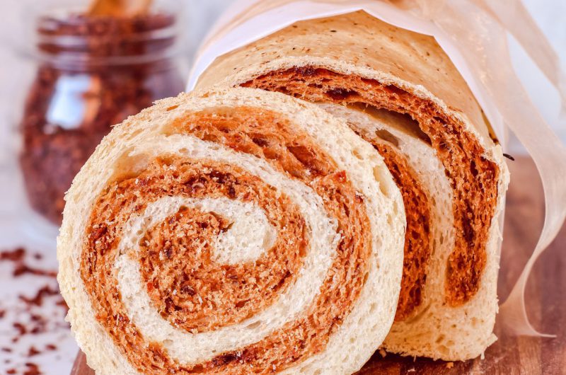 Pan bauletto con granella di pomodoro secco