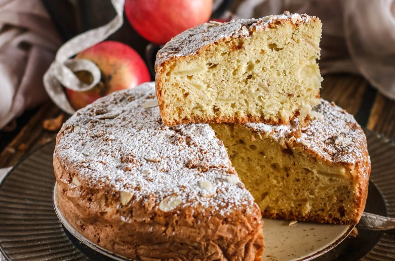 Torta di mele, amaretti e mandorle