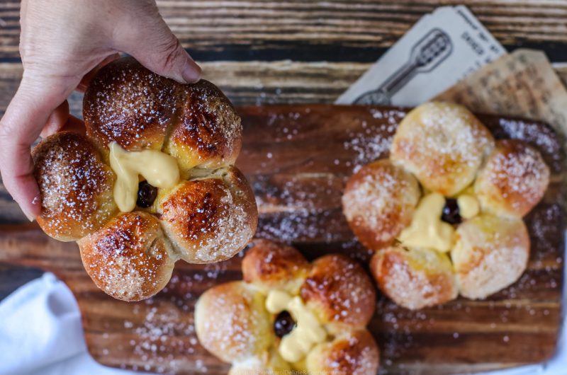 Fiori di brioche con crema
