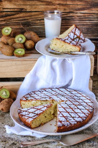 Torta con kiwi frullati nell'impasto