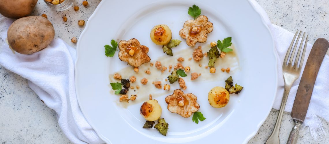 Scaloppine al limone epatte dorate con aceto di kiwi e gel di caffè.