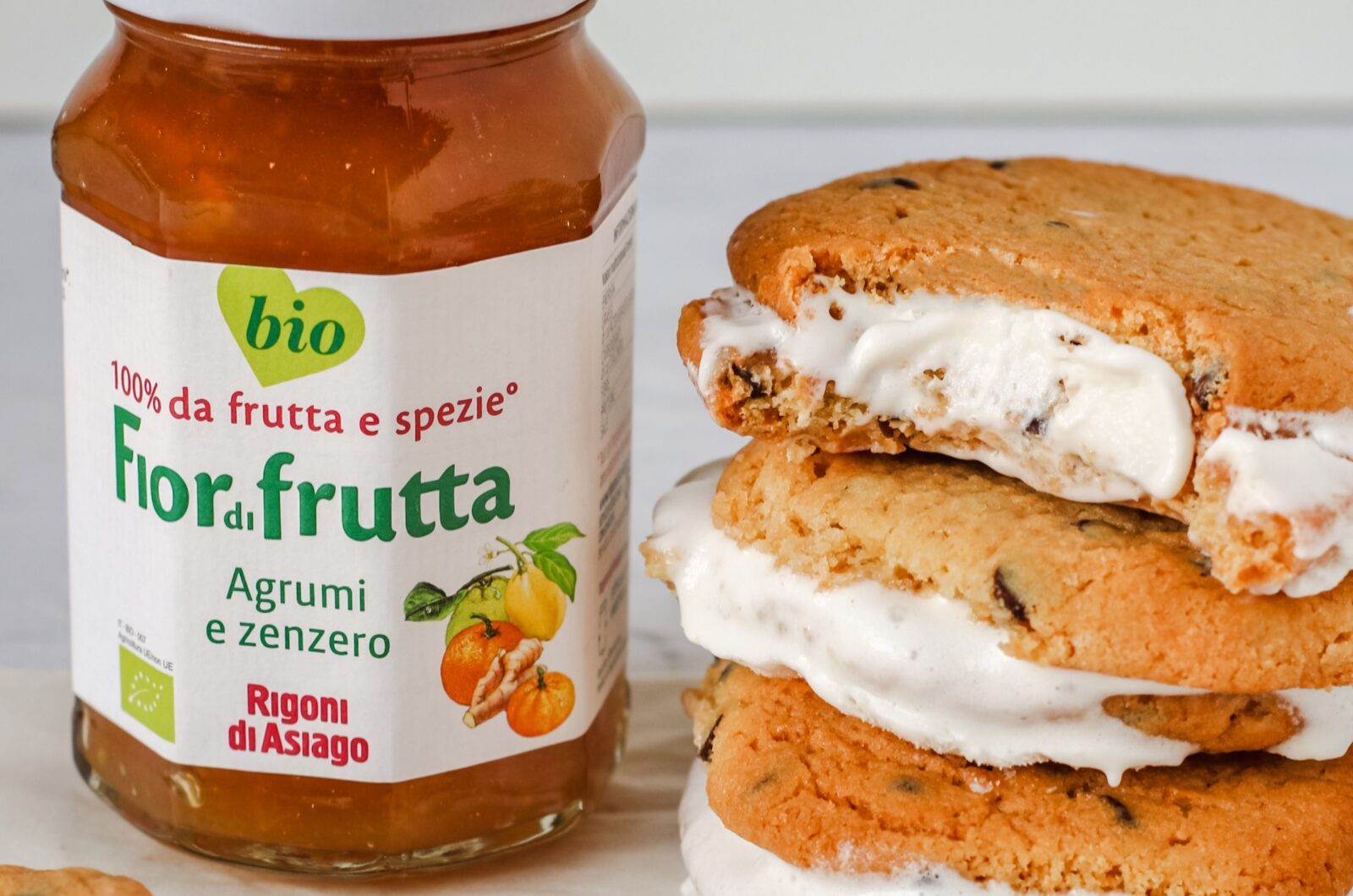Cookie Ice Cream SandwichesBiscotto Gelato con Fiordifrutta agrumi e zenzero