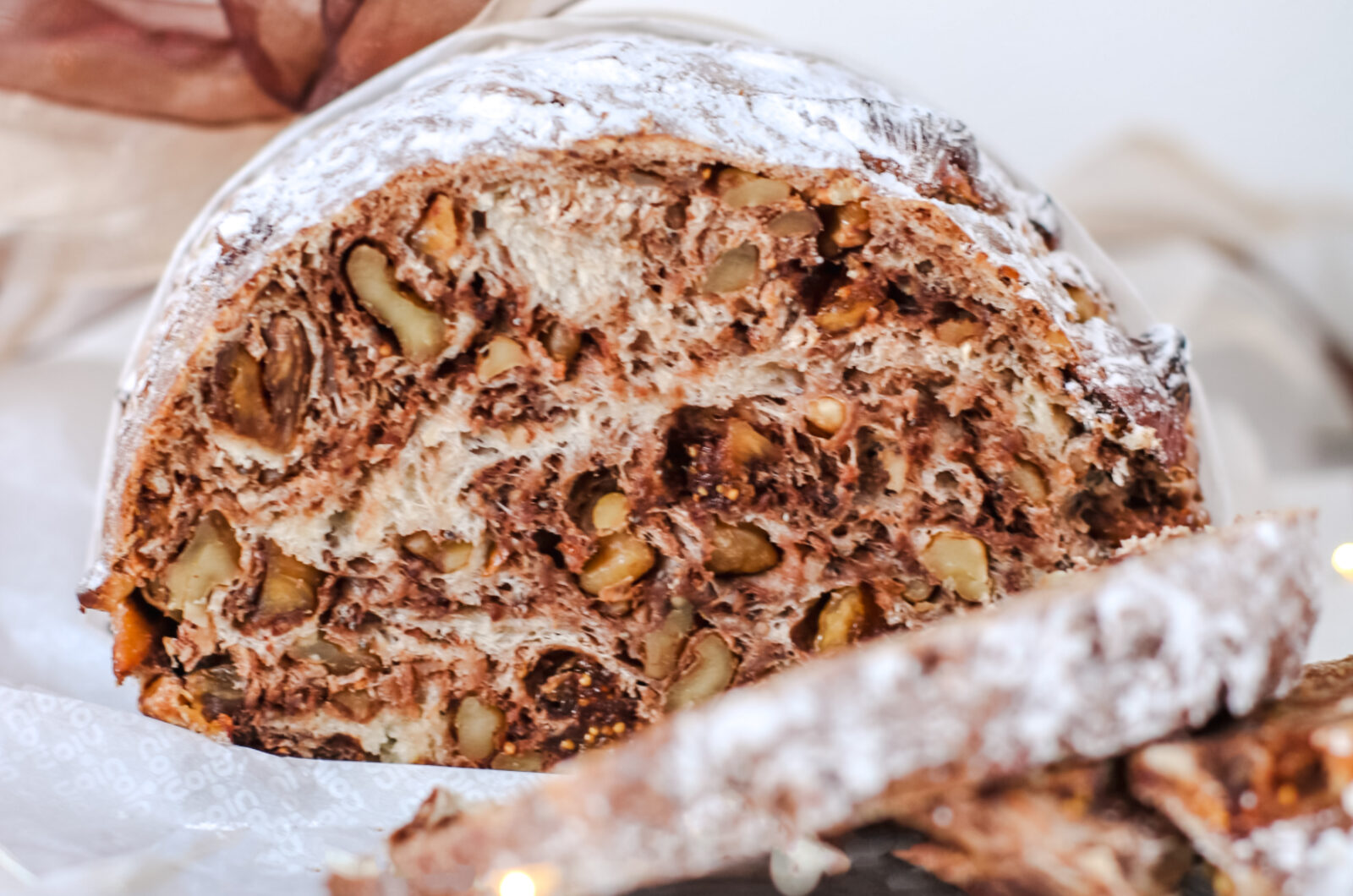 Christmas Bread: pane alle noci e fichi variegato al cacao