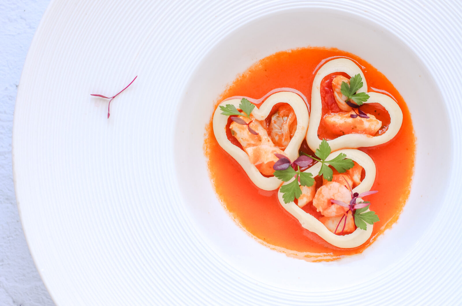 Pasta Cupid allo Scoglio con Note Piccanti di Amaranto