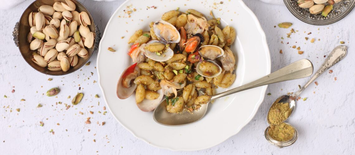 Pasta con pistacchi e frutti di mare