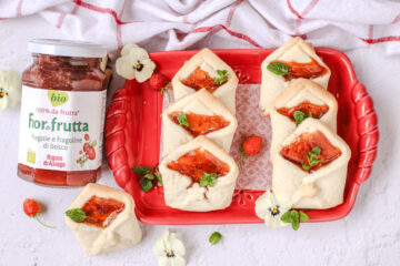 Biscotti a forma di letterina con frolla all'acqua