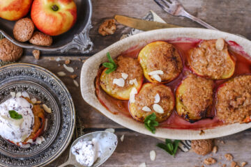 Pesche al passito con crumble di amaretti