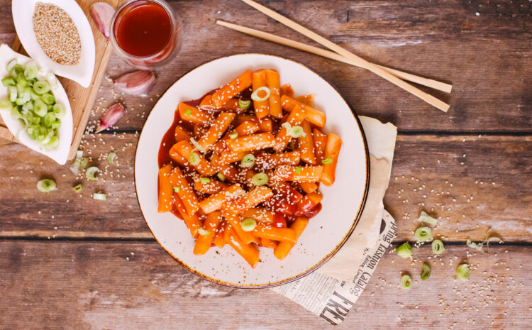 Gnocchi di riso coreani in salsa piccante