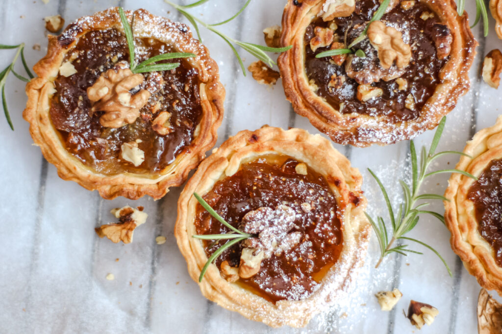 Crostatine con confettura di fichi e noci