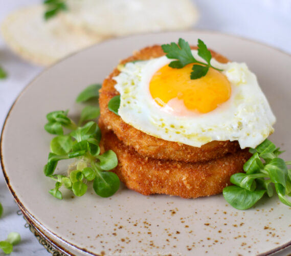 Cotoletta di sedano rapa con uovo al tegamino
