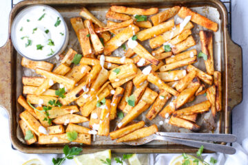 Pastinaca arrosto con spezie e salsa cremosa vegetale