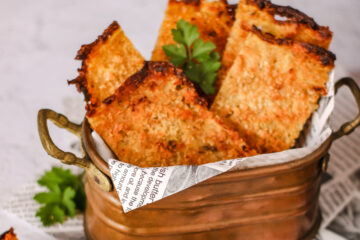 Schiacciata croccante di patate e quinoa, aromatizzata al rosmarino.