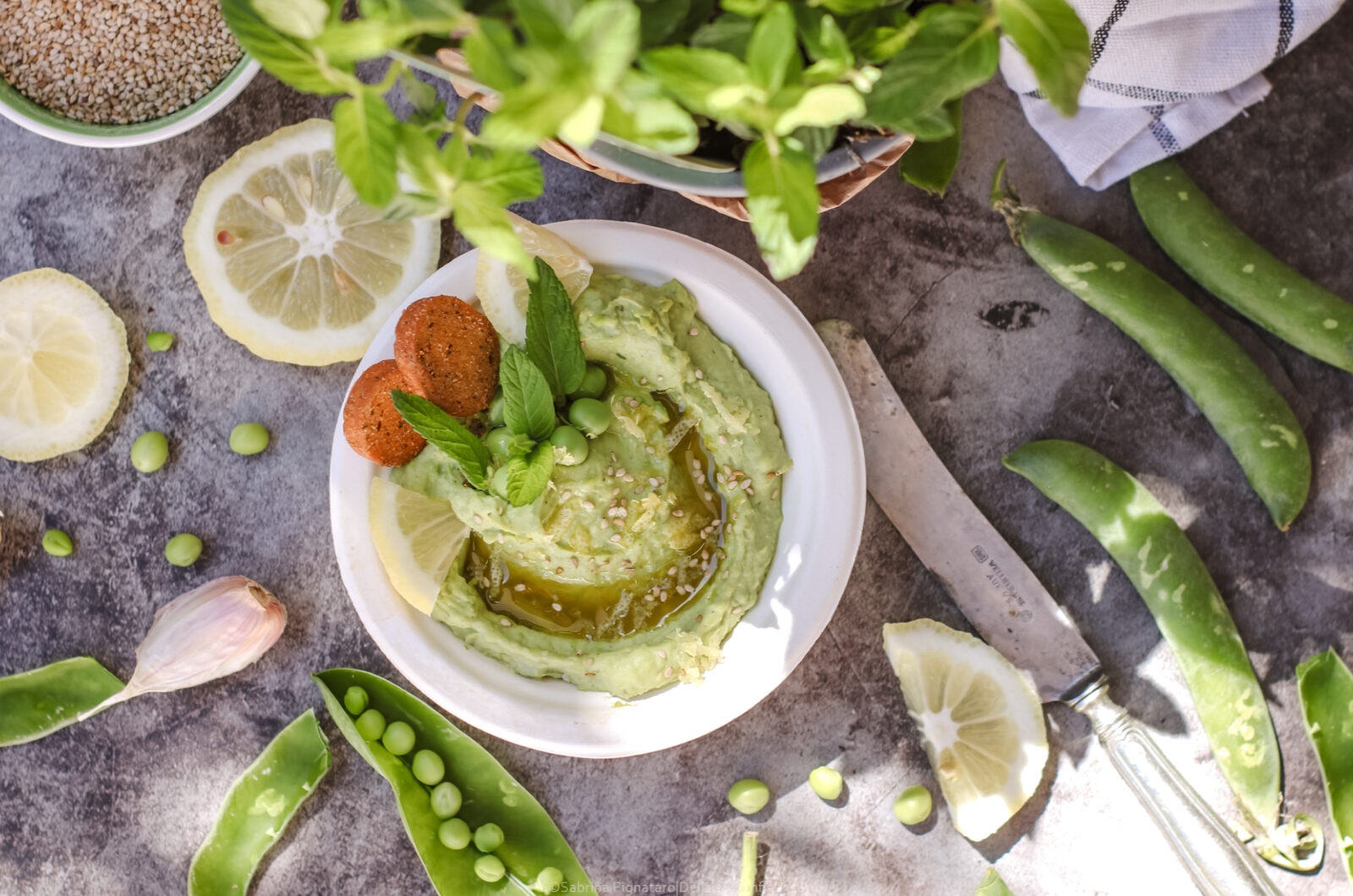 Hummus di piselli e menta al profumo di limone