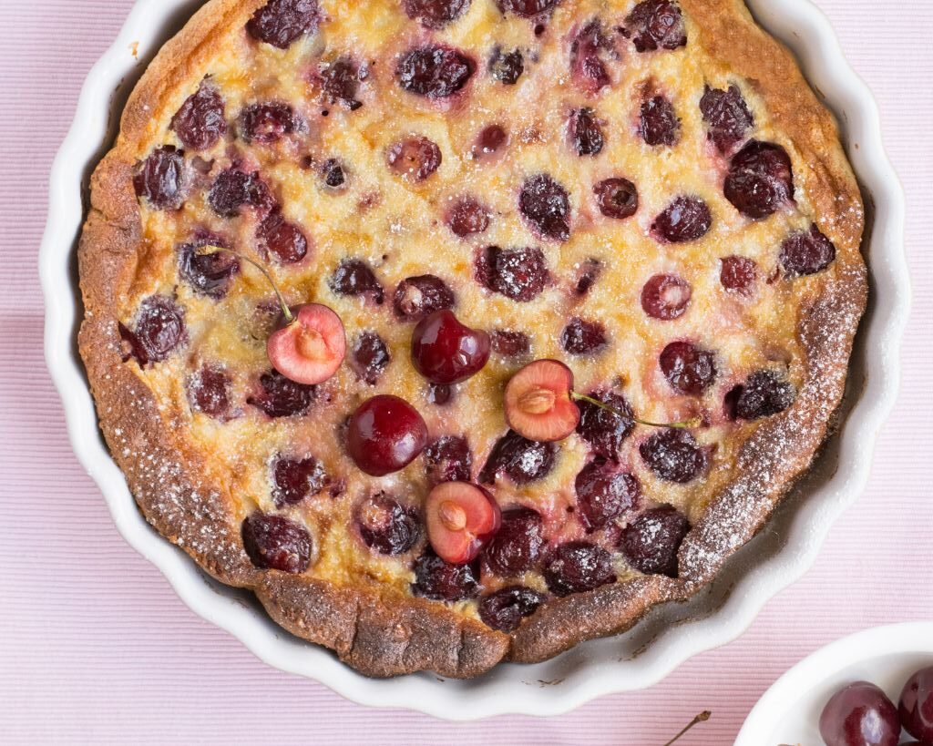 Il Clafoutis di Ciliegie: Il Dolce Francese che Profuma di Giugno