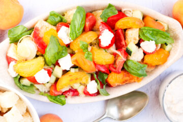 Panzanella con albicocche grigliate e crema di anacardi