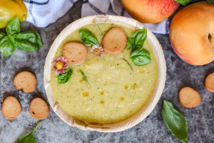 Gazpacho giallo con peperoni e pesche