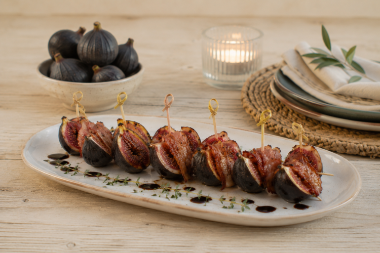Spiedini di fichi neri e capocollo