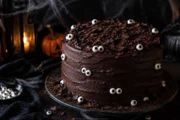 Torta Black Velvet di Halloween con crema al cioccolato